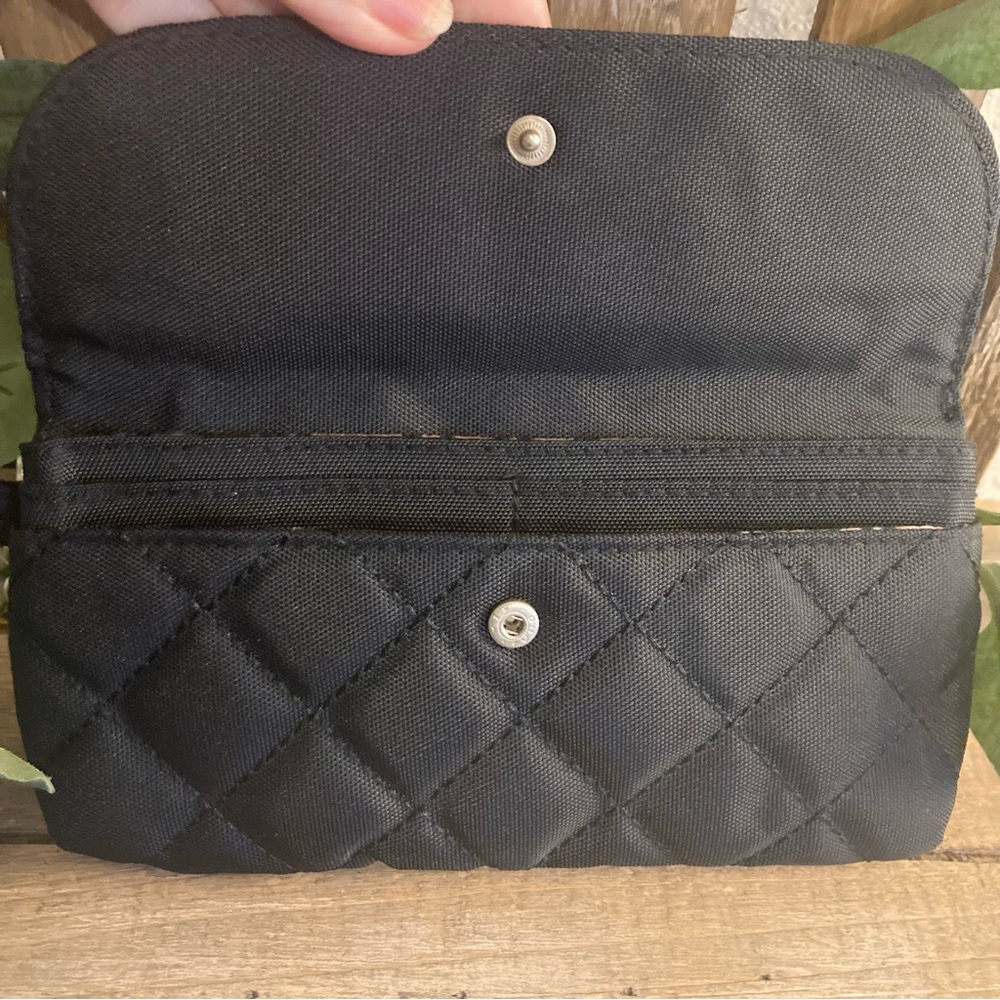 TRAVELON SAFE ID RFID BLOCKING PROTECT YOUR IDENTITY QUILTED WRISTLET NEW - Picture 5 of 13